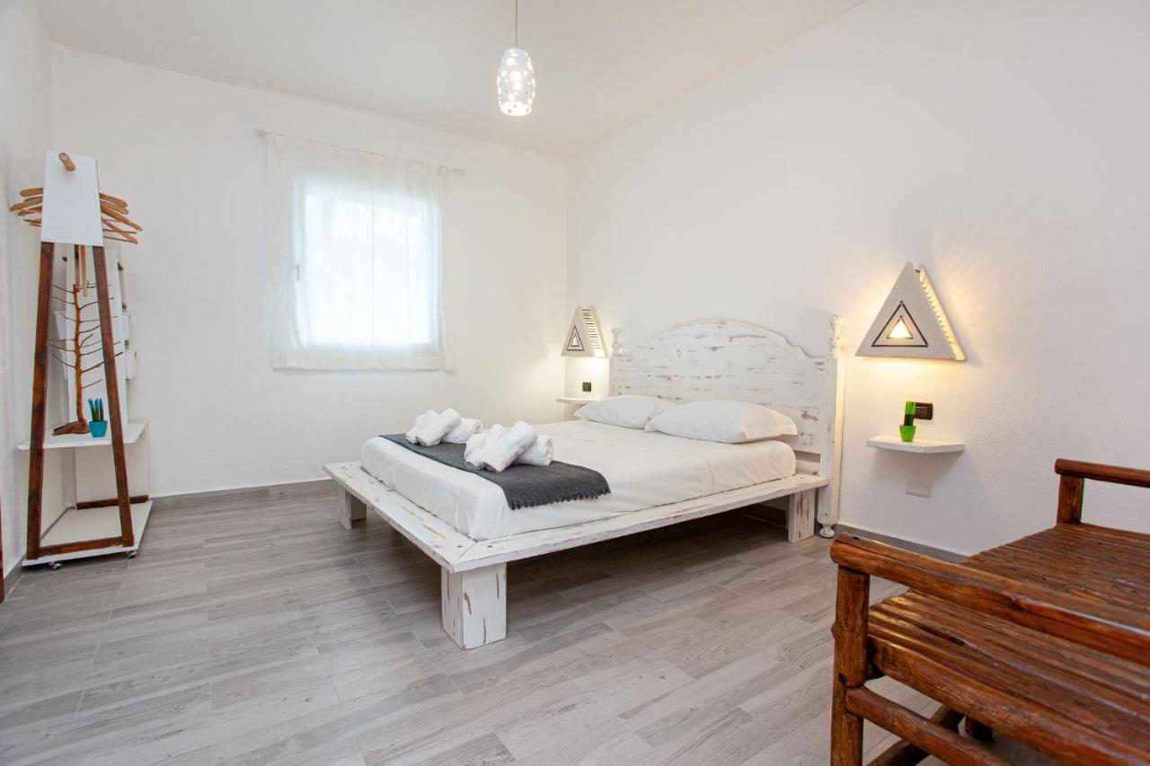 Camere Tirreno 1 San Teodoro  Exterior photo